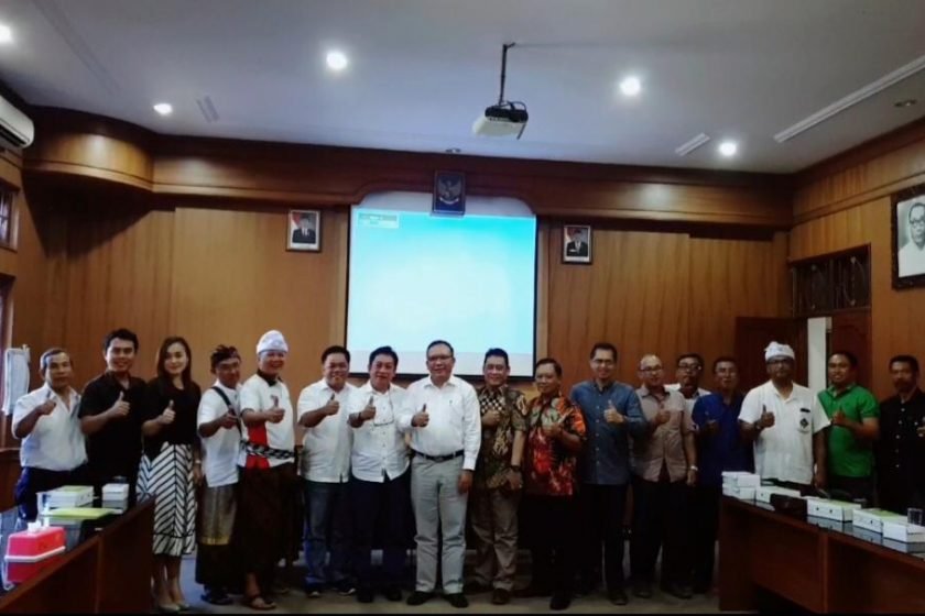 Peserta Diskusi Terbatas Perda Desa Adat di UNHI